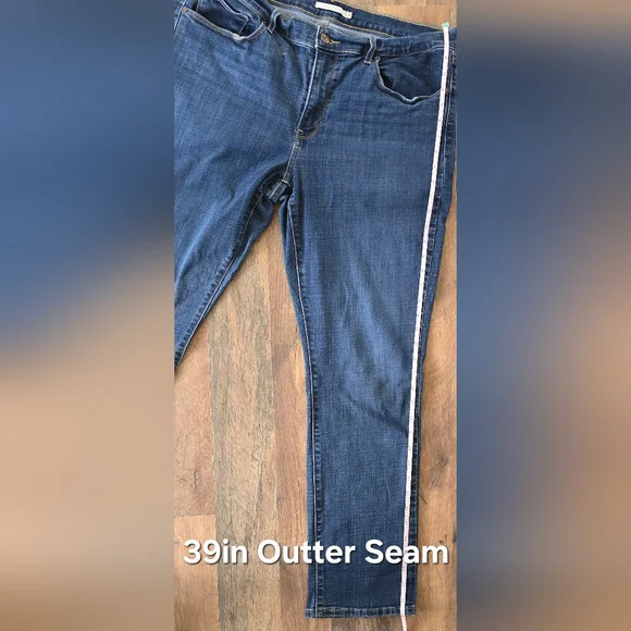 Levi Jeans classic cut women's size 16 Med Blue - Picture 8 of 14